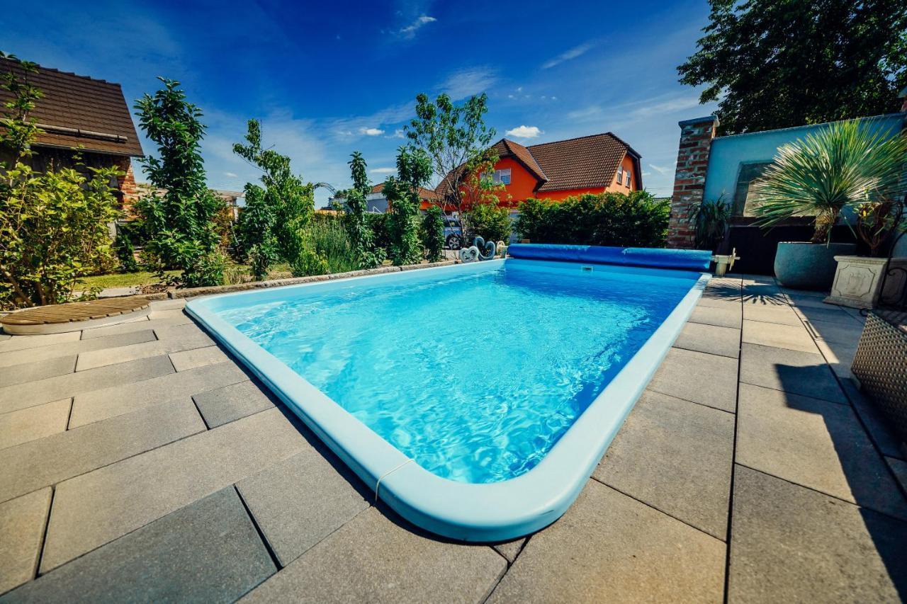 Alte Schmiede Mit Sauna, Pool Und Whirpool Im Aussenbereich Schoenstes Ferienhaus Der Lausitz Elsterheide Bagian luar foto